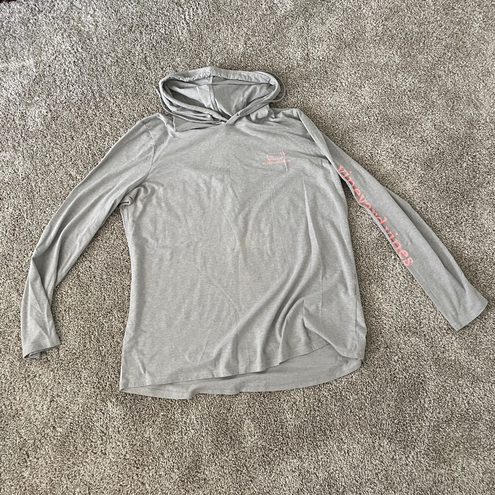 Vineyard Vines hooded whale tee, size large